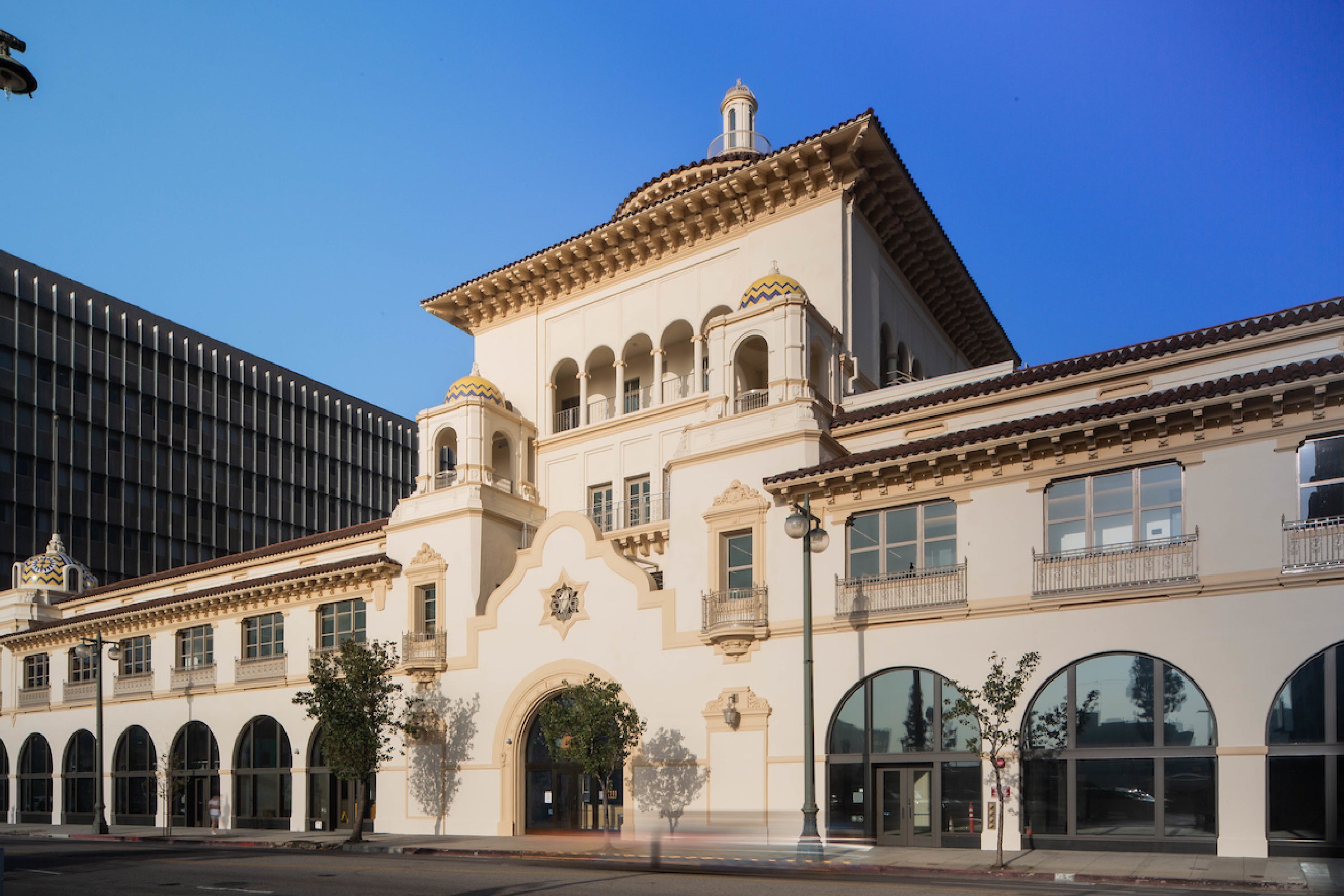 Front building view of the ASU Los Angeles, California campus