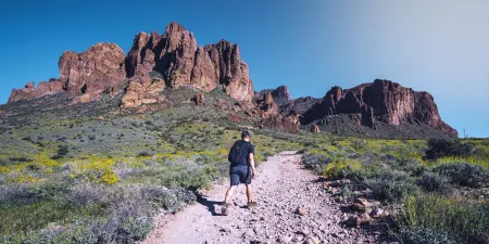 hiking superstition mountains